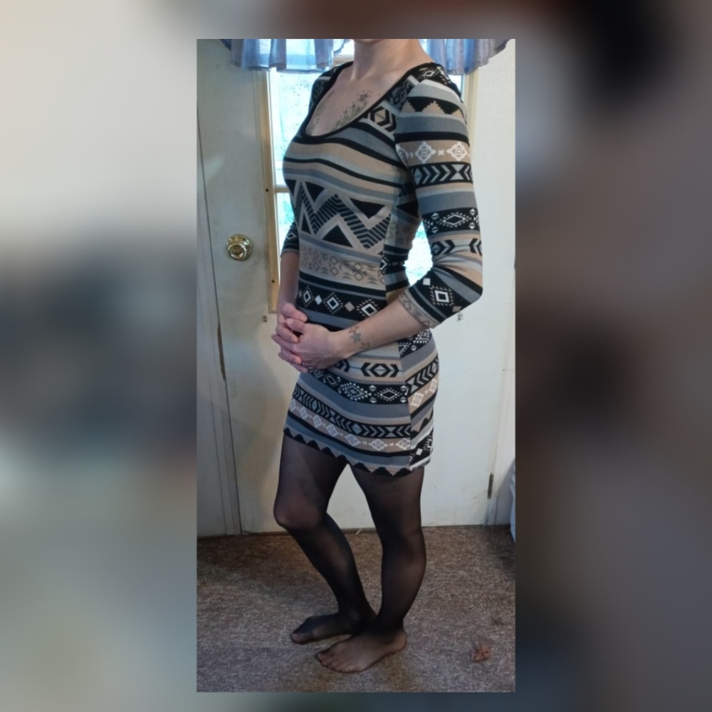 Dress - Picture 4 of 4